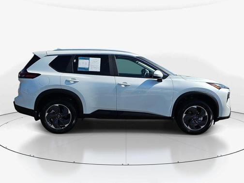 Pearl 2025 Nissan Rogue SV