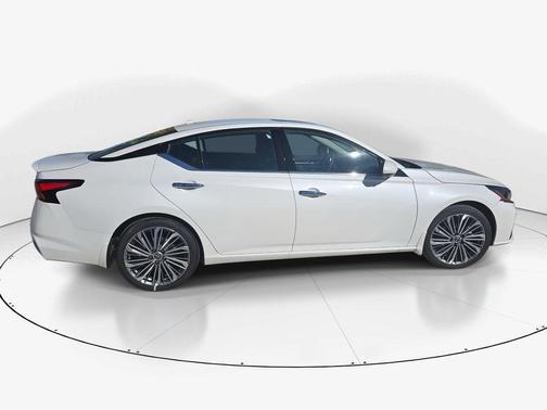 2025 Nissan Altima SL