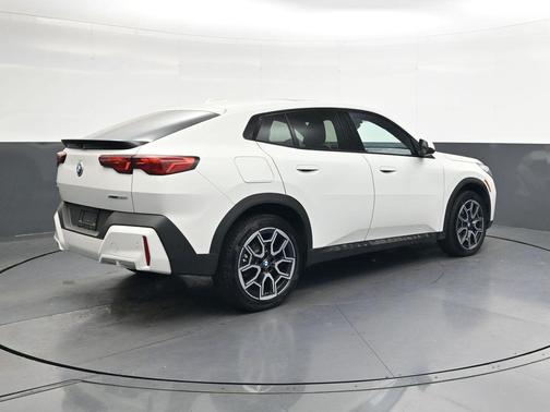 2025 BMW X2 xDrive28i