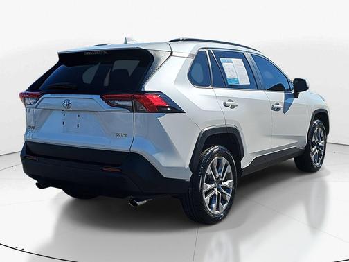 2022 Toyota RAV4 XLE Premium