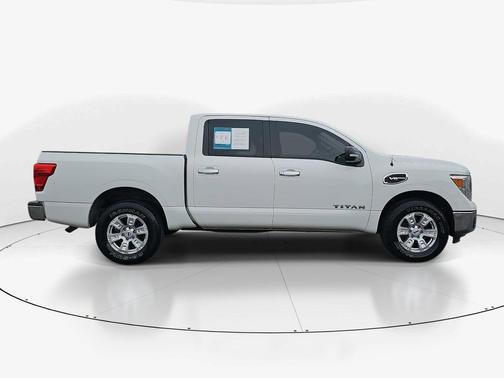 2017 Nissan Titan SV