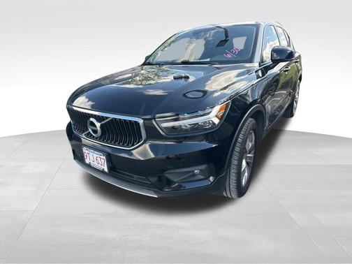 2021 Volvo XC40 T5 Momentum