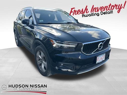 2021 Volvo XC40 T5 Momentum