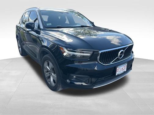 2021 Volvo XC40 T5 Momentum