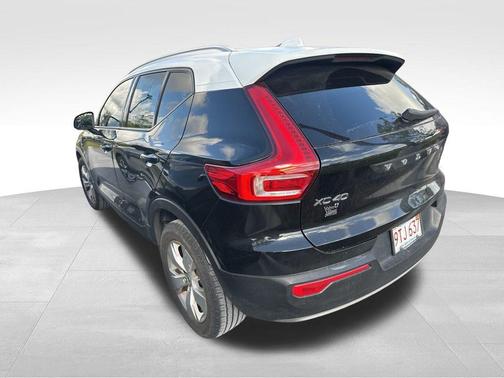 2021 Volvo XC40 T5 Momentum