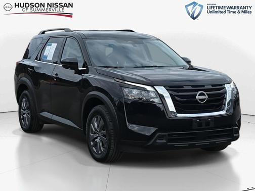 2024 Nissan Pathfinder SV