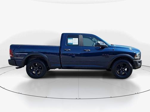 Patriot Blue Pearlcoat 2022 RAM 1500 Classic SLT