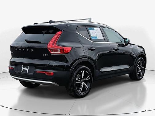 2025 Volvo XC40 B5 Core Bright Theme