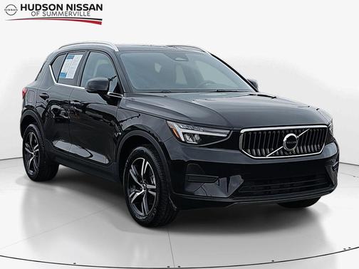 2025 Volvo XC40 B5 Core Bright Theme