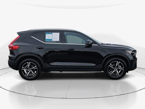2025 Volvo XC40 B5 Core Bright Theme