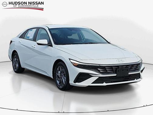 White 2024 Hyundai ELANTRA SEL