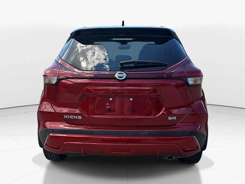 2021 Nissan Kicks SR