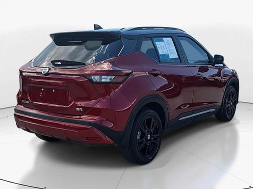 2021 Nissan Kicks SR