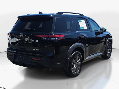 2022 Nissan Pathfinder SV