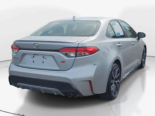 Classic Silver Metallic 2022 Toyota Corolla SE