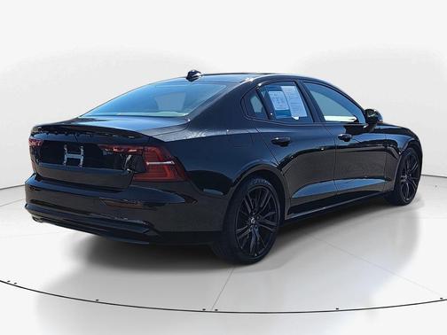 2024 Volvo S60 B5 Plus Black Edition