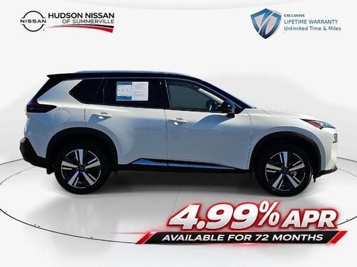 2 Tone White / Black Roof 2023 Nissan Rogue SL