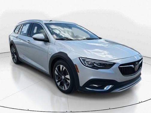 2019 Buick Regal TourX Essence