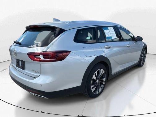 2019 Buick Regal TourX Essence