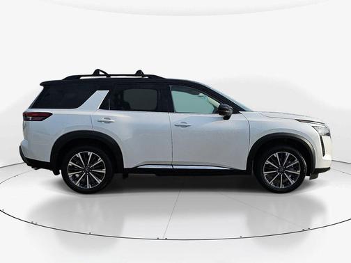 White / Black 2026 Nissan Pathfinder Platinum