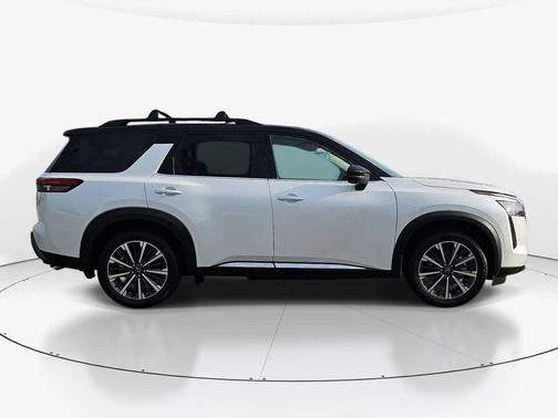 White / Black 2026 Nissan Pathfinder Platinum