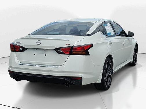 White 2023 Nissan Altima 2.5 SR