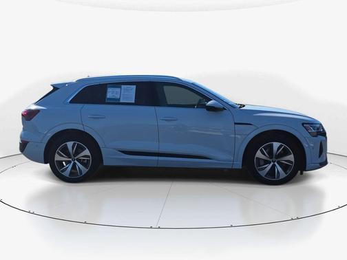 2024 Audi Q8 e-tron Premium