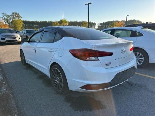 2019 Hyundai ELANTRA SE