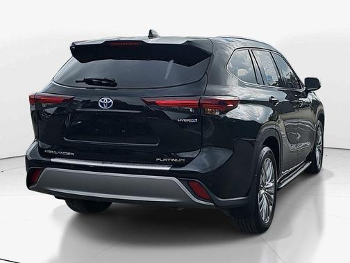 2024 Toyota Highlander Hybrid Platinum