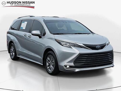 2021 Toyota Sienna XLE