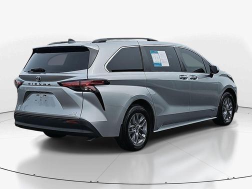 2021 Toyota Sienna XLE