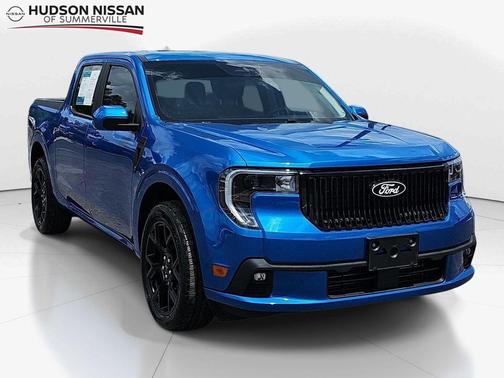 Blue 2025 Ford Maverick Lobo Standard