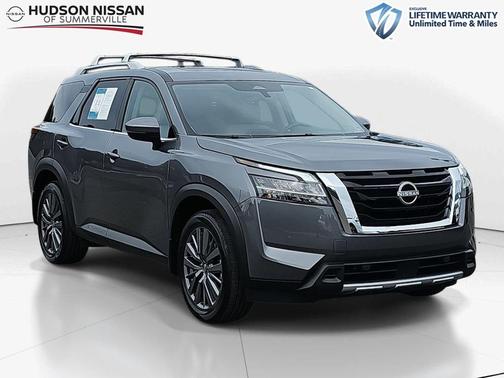 2024 Nissan Pathfinder SL