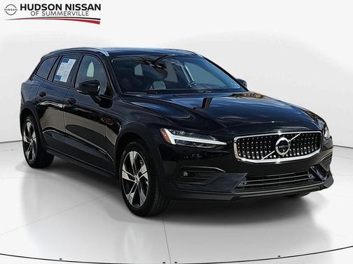2025 Volvo V60 Cross Country B5 Plus