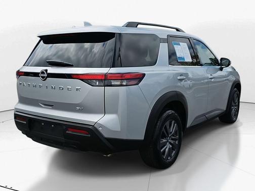 2023 Nissan Pathfinder SV