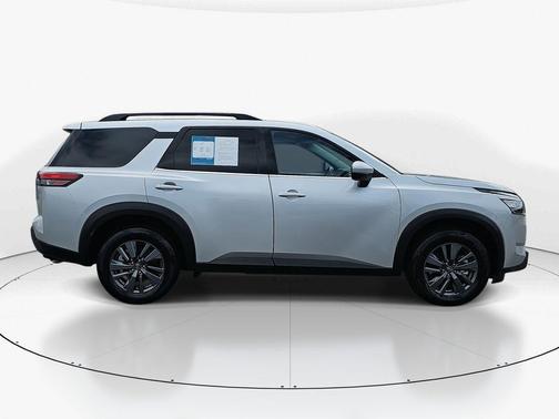 2023 Nissan Pathfinder SV