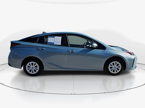 2020 Toyota Prius LE