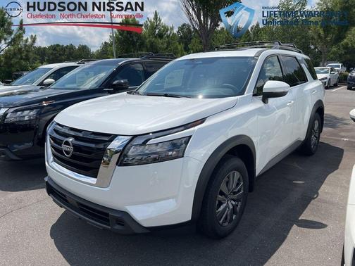 2025 Nissan Pathfinder SV