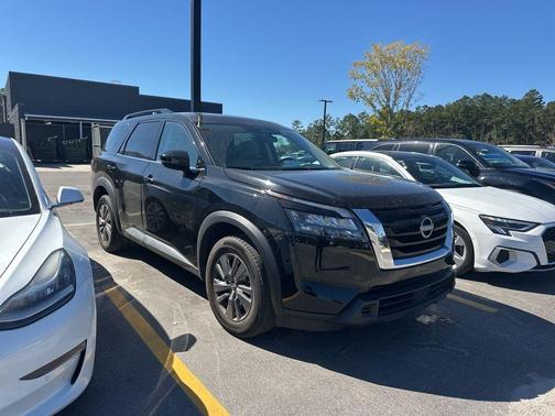 2024 Nissan Pathfinder SV