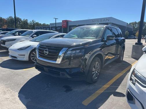 2024 Nissan Pathfinder SV