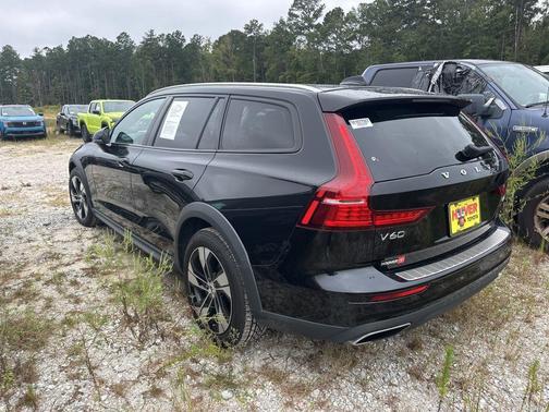 2021 Volvo V60 Cross Country T5