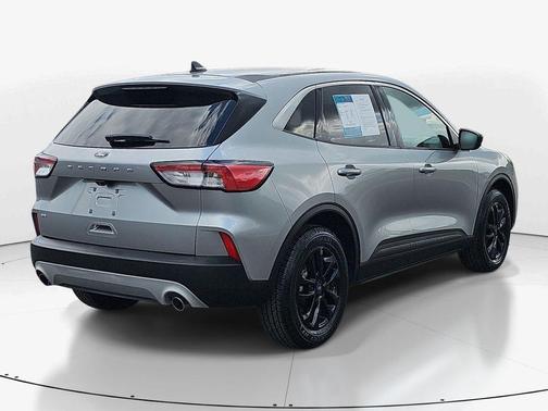 Silver Metallic 2022 Ford Escape SE