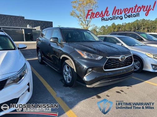 2022 Toyota Highlander LE