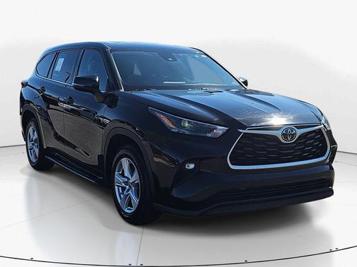 2022 Toyota Highlander LE