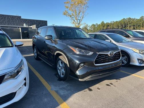2022 Toyota Highlander LE