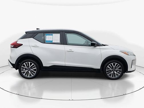 2022 Nissan Kicks SV