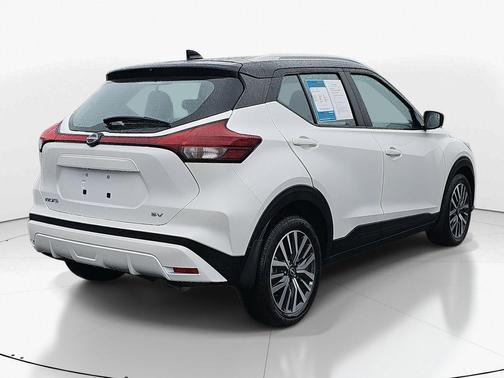 2022 Nissan Kicks SV