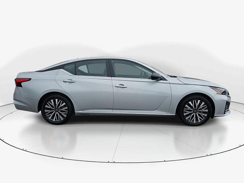 Brilliant Silver Metallic 2024 Nissan Altima 2.5 SV