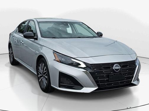 Brilliant Silver Metallic 2024 Nissan Altima 2.5 SV