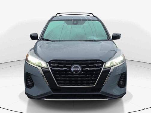 Boulder Gray Pearl 2022 Nissan Kicks SR